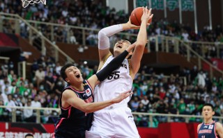 vsports体育-战术调整有效果，球队斩获胜利