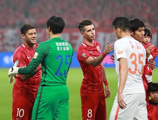 vsports体育-国内足球联赛开赛，球队冠军争夺激烈-第2张图片-V体育