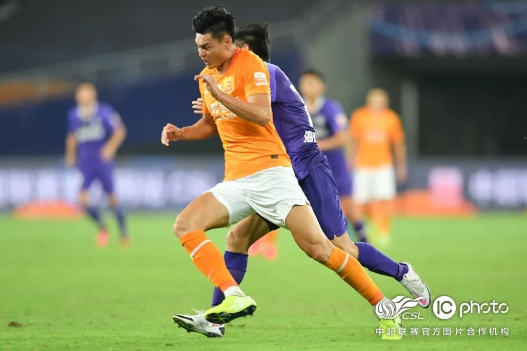 vsports体育-青岛黄海实现逆转胜利，球队士气大涨-第2张图片-V体育